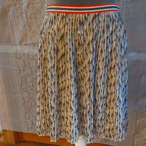 G H BASS & CO NWT women's size 12 flowy lined left side zipper giraffe pattern.